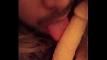 Chupando Dildo A Falta De Verga