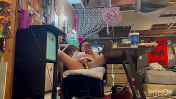 Crystal Reed Illinois Watching Porn And Rubbing Pussy While Husband Showers