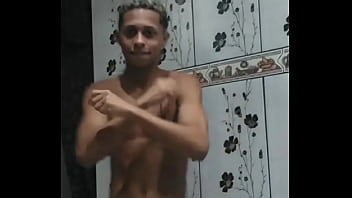 Novinho Roludo Se Mostrando No Funk.