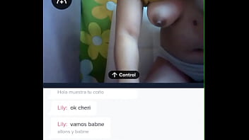 Francesa Se Masturba Conmigo