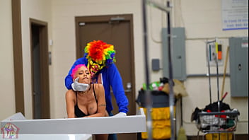 Ebony Pornstar Jasamine Banks Gets Fucked In A Busy Laundromat By Gibby The Clown