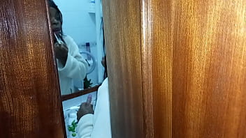 Dr Pussy2 - Invadi O Banheiro E Fodi A Minha Cunhada Angolana Gostosa Que Faz Belos Broches Com Batom Vermelho E Adora Ser Fodida Na Aus_ncia Do Marido Por Enormes Paus Duros