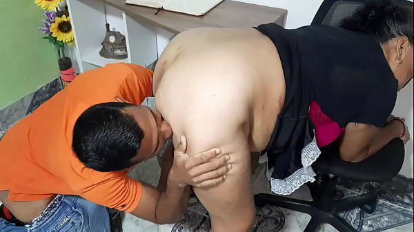 La Señora De La Limpieza Interrumpe Mi Trabajo