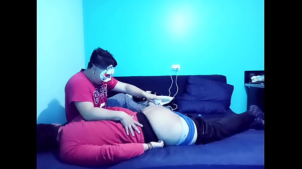 Mi Amigo Me Ayuda A Depilarme El Trasero Por Primera Vez