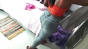 Mi Hermanastra Culona Me Descubre Espiandola En Tanga