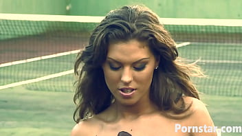 Teen Hannah Hunter Inserts A Badminton In Ass