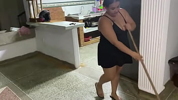 Le Ofrezco Una Follada Para Que Me Ayude Hacer Aseo