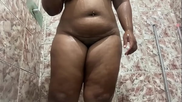 Peitos Enormes Da Gordinha Todo Molhado.