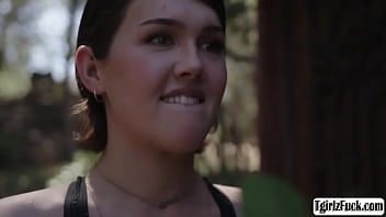 See Tattooed Tbabe Daisy Taylor Licks And Fucks Milf Pussy