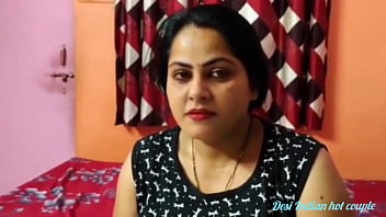 बिस्तर पर सो रही सौतेली मां की चड्डी दिख रही थी मैंने अपना लन्ड सोते हुए मै चूत में घुसा दिया