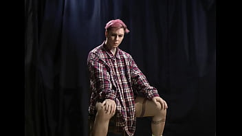 I NEED YOU / MODEL POSE 1