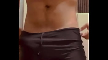 Molhado Da Piscina E De Pau Duro Na Sunga