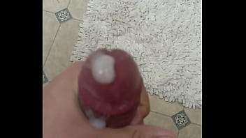 Masturbando Y Acabando Un Poco De Leche