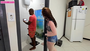 O Boy Da Minha Mana N_o Resistiu Ao Mim Ver Sozinha Com O Short Todo Cravado No Cu E J_ Fez Logo Um V_deo Meu E Foi Bate Uma Punheta Vendo Minha Bunda