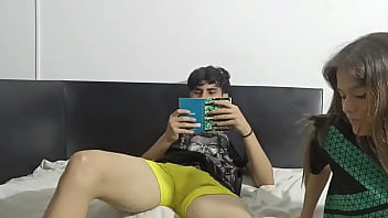 Excitada Me Empieza A Mamar El Pene, Sin Importarle Que Estén Tocando La Puerta Y Nos Interrumpen Ella Quiere Fornica