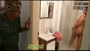 Minha Patroa Pediu Para Eu Levar A Toalha Para Ela No Banho, Ela E Muito Safada, Fez Oral Em Mim