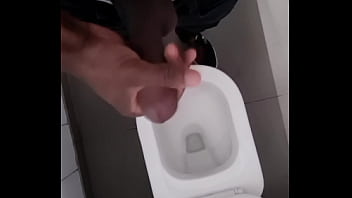 Masturbação Em Banheiro
