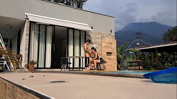Le Doy Una Mamada Al Piscinero, Soy La Más Puta