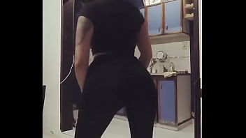 Johanna Bailando En Calzita