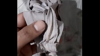 Me Gusta El Fetiche Con Las Bragas De Mí Hermana