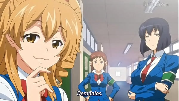 Colegiala Morena Congiendose A Los Estudiantes En El Baño