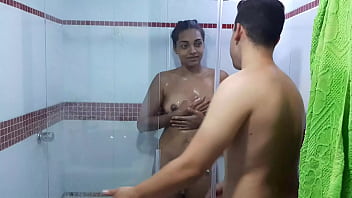 Una Deliciosa Ducha Con El Cachondo De Mi Hijastra Parte 1