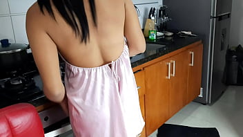 Me Pongo Cachondo Al Verla Tan Sexy En La Cocina Parte 1 La Pongo A Chupar Mi Polla