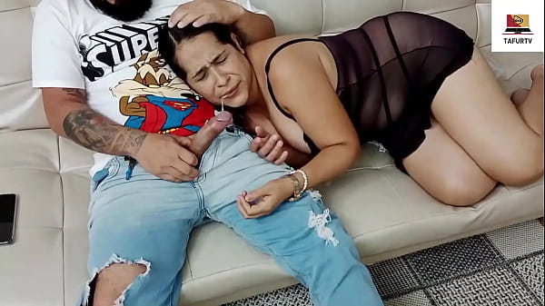 Mi Hermanastra Me Chupa La Verga Mientras Estamos Solos