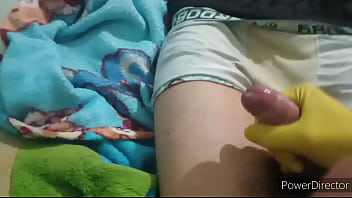 Usando Latex Para Se Masturbar