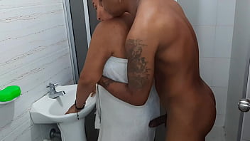 Mi Madrastra Me Hace Una Fantastica Mamada Para Empezar El Día