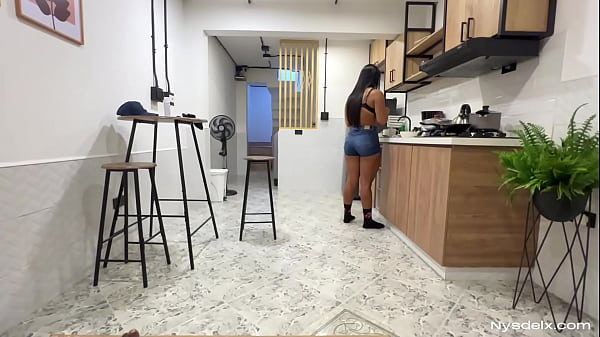 She Gives A Quick Blowjob While Cooking -amateur Couple- Nysdel