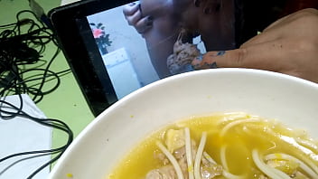 Claro Pues Whats. Reaccion 2 Chicas Un Helado