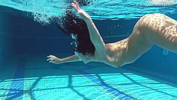 Jessica Adored The Producer With Her Sexy Look