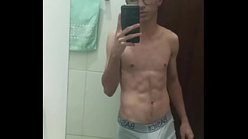 Novinho Sarado Batendo Uma Em Seu Primeiro Vídeo