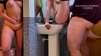 Me Dieron Una Follada Increible Delante De Mi Hermanastra , Doggystyle , Blowjob