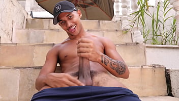 Novinho Pirocudo Batendo Uma Punheta Gostosa