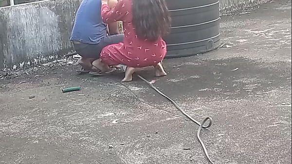 मोटर पंप रेडी करने वाला आया लड़का को पेमेंट का बदले चूत चुदाई हिंदी में