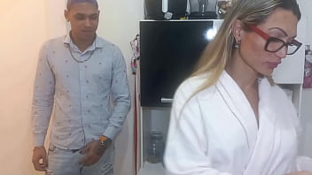 Meu Vizinho Veio Pedir Uma Xícara De Açúcar, E Acabou Me Dando Leite Na Boquinha