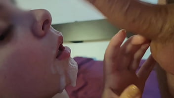 Кончил ей в ротик а потом обкончал животик после жесткого - Redhot Fox