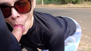 Coroa Chupando O Pau Do Novinho No Meio Da Rua Em Público (completo No Red E No Sheer)