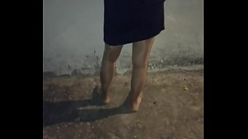 Külotlu çoraplı Olgun Kadın Gece Vakti Temizlik Yapıyor