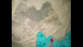 Luisa Espinoza Ecuatoriana Dándose Dedo