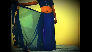 Sexy Indian Girl Exposing Her Beautiful Body In Saree
