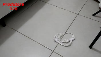 Viu Deitada Na Cama Só De Calcinha E Não Resistiu