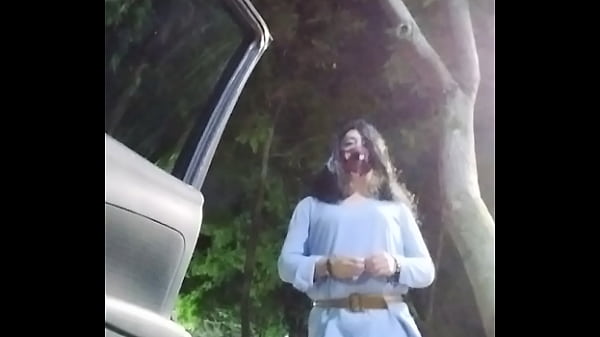 Alely Tv Sin Inhibiciones Exhibiéndose En La Calle. Publico