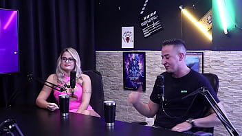 O Pau Não Pode Ser Pequeno, Mas A Prefer_ncia Dela é... - Bruna Carlos E Matheus Caetano