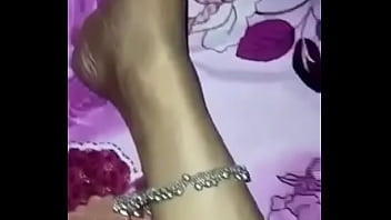 Roshni Bhabhi Show Her Pussy