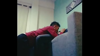 Saboreando Pelos Y Verga En El Sillón.