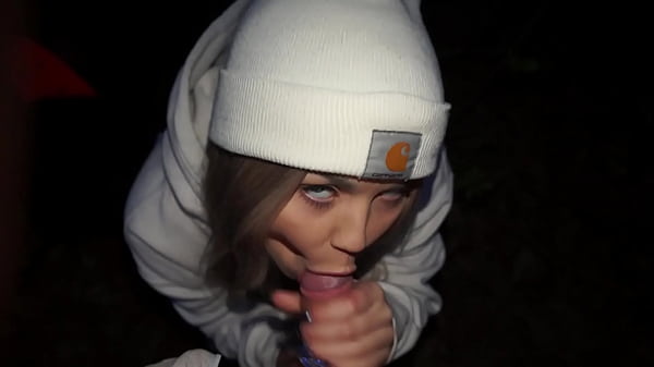Young Chick Wants To Fuck With A Skateboarder