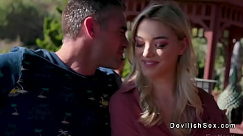 Dude With Big Cock Fucks Brunette In A Tree House